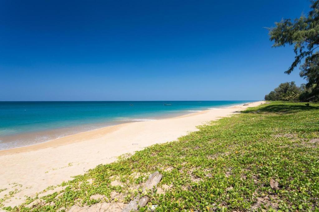 Royal Lee Resort And Spa Nai Yang Beach Esterno foto