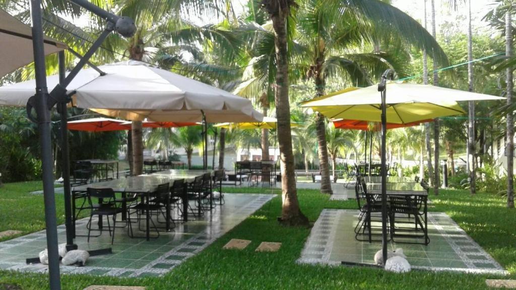 Royal Lee Resort And Spa Nai Yang Beach Esterno foto