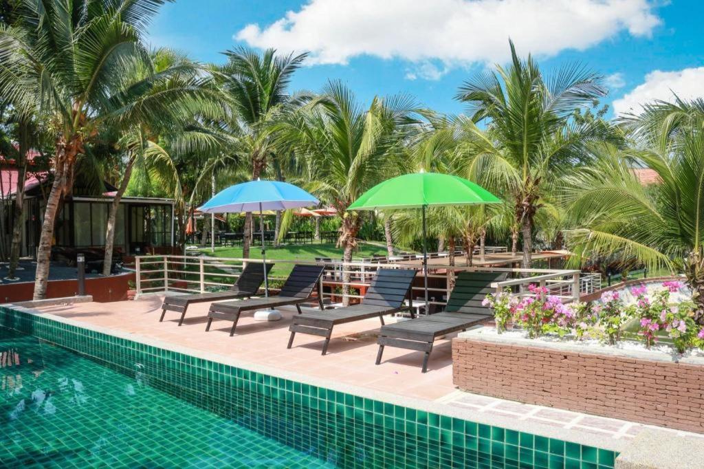 Royal Lee Resort And Spa Nai Yang Beach Esterno foto
