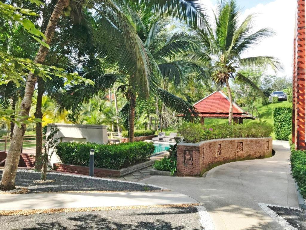 Royal Lee Resort And Spa Nai Yang Beach Esterno foto