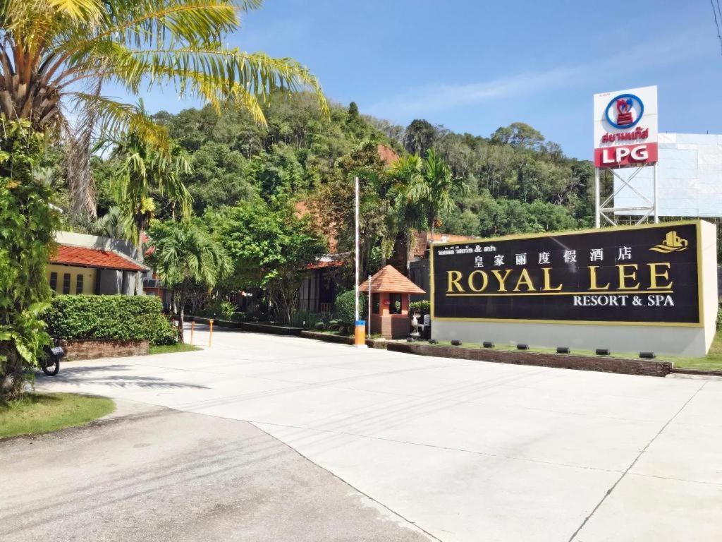 Royal Lee Resort And Spa Nai Yang Beach Esterno foto
