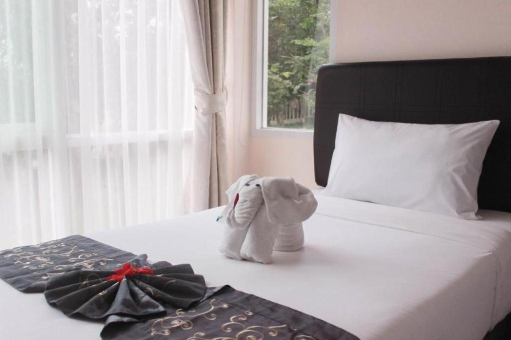 Royal Lee Resort And Spa Nai Yang Beach Esterno foto