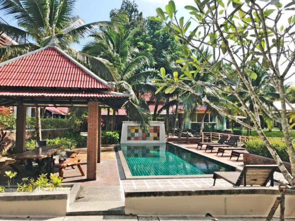 Royal Lee Resort And Spa Nai Yang Beach Esterno foto