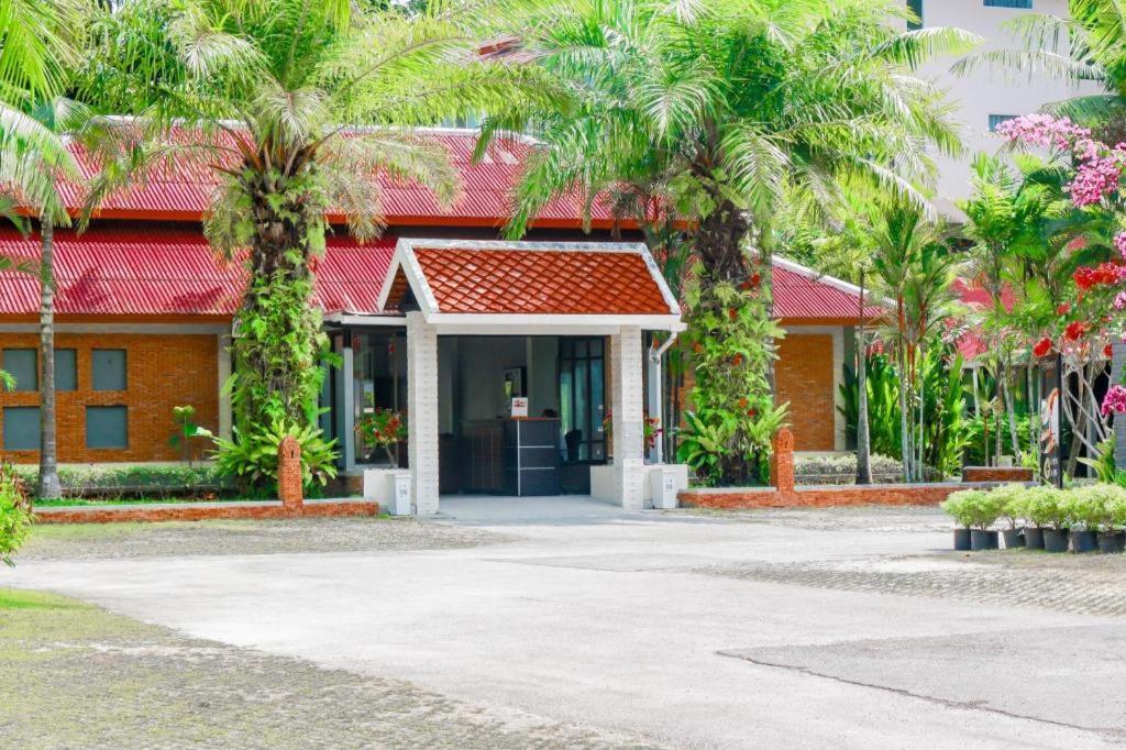 Royal Lee Resort And Spa Nai Yang Beach Esterno foto