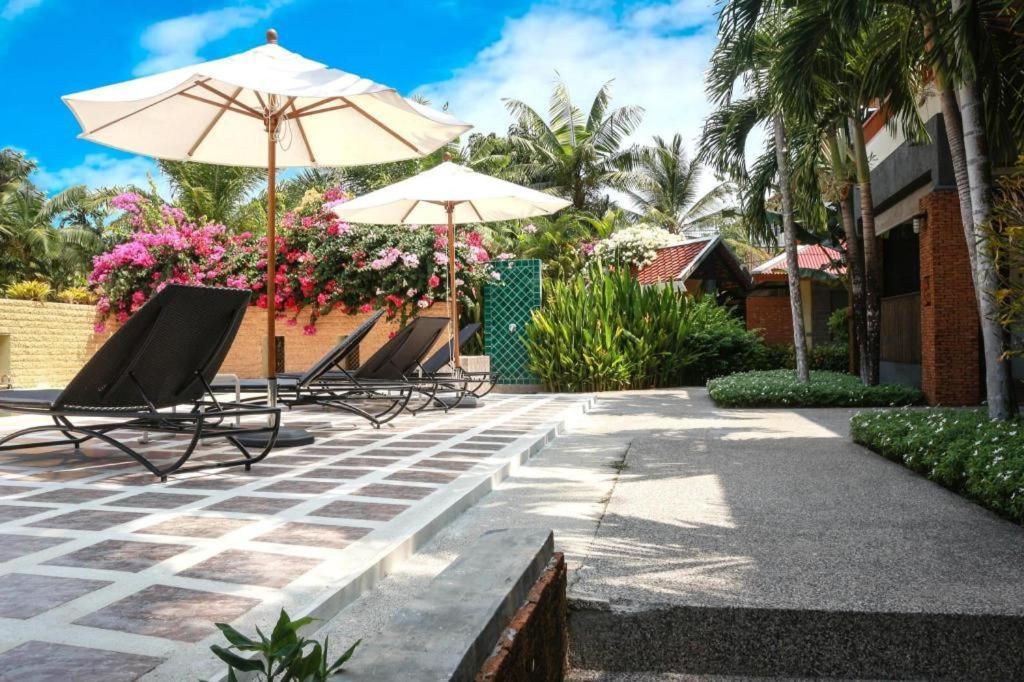 Royal Lee Resort And Spa Nai Yang Beach Esterno foto