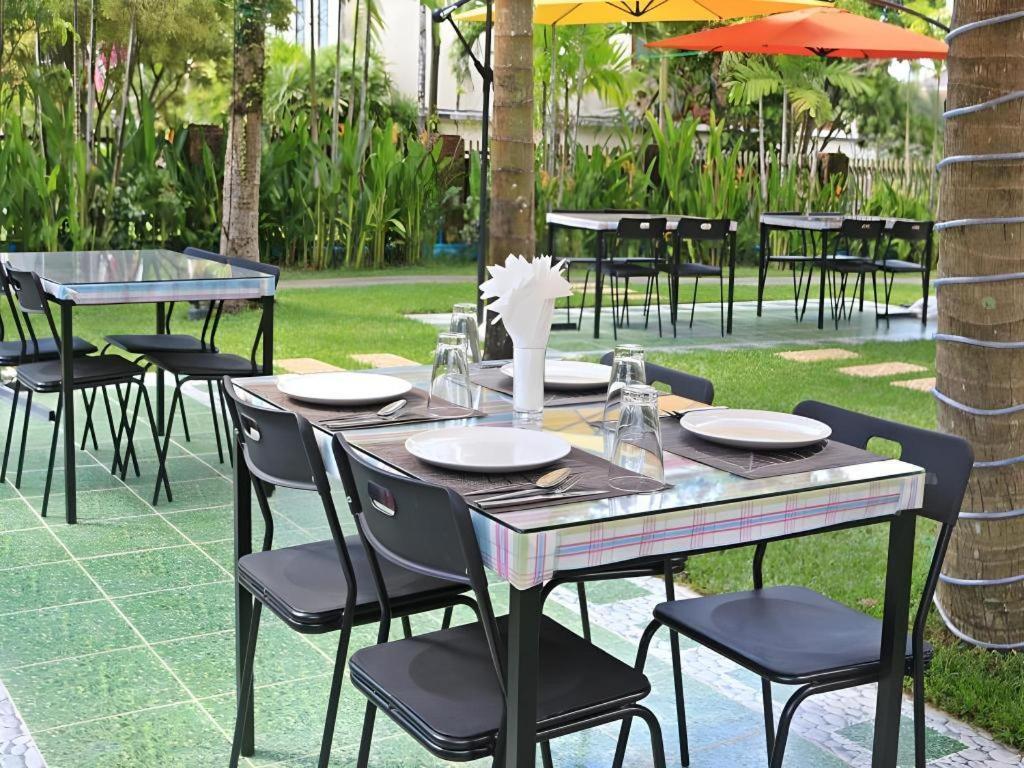 Royal Lee Resort And Spa Nai Yang Beach Esterno foto
