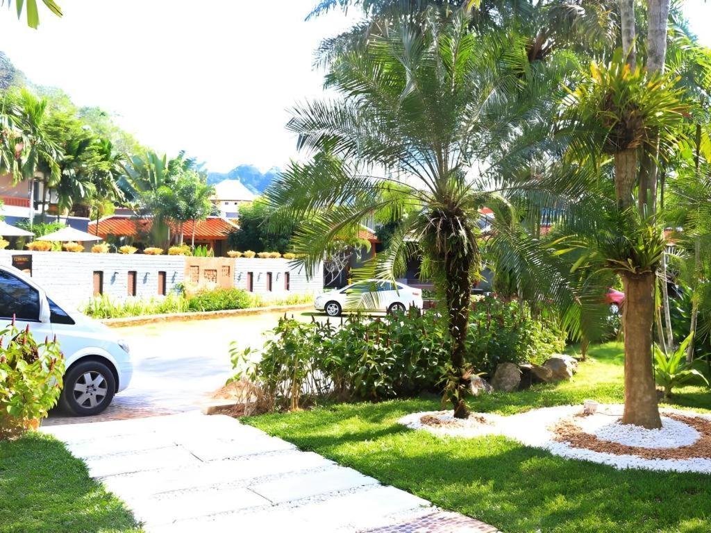 Royal Lee Resort And Spa Nai Yang Beach Esterno foto