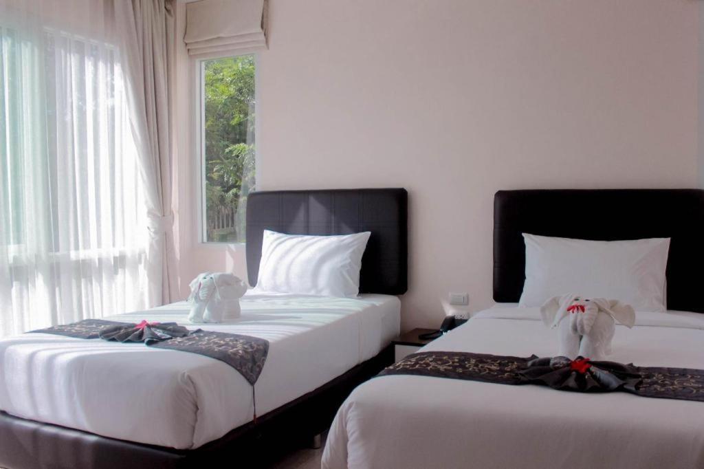 Royal Lee Resort And Spa Nai Yang Beach Esterno foto