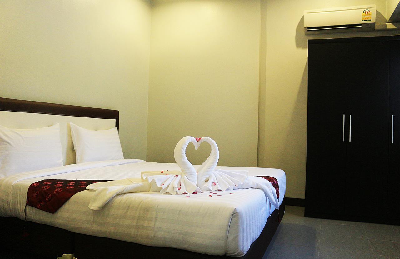 Royal Lee Resort And Spa Nai Yang Beach Esterno foto