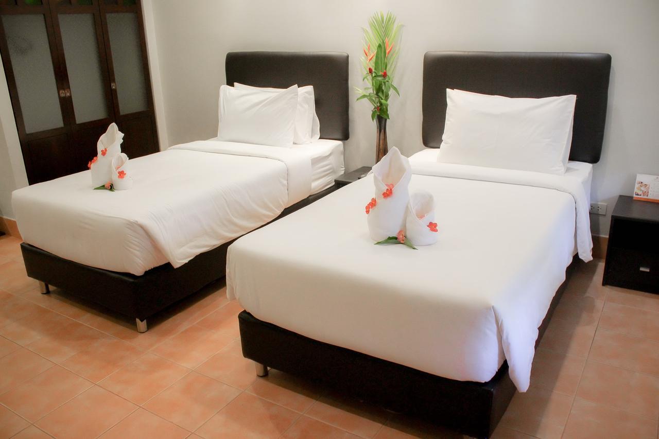 Royal Lee Resort And Spa Nai Yang Beach Esterno foto