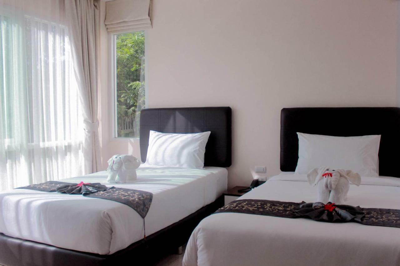 Royal Lee Resort And Spa Nai Yang Beach Esterno foto